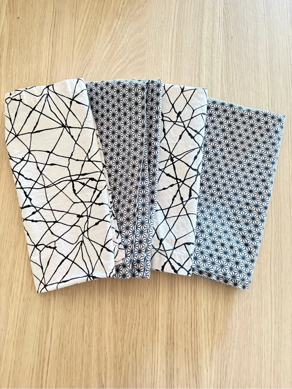 Crate & Barrel Vintage Akira Cloth Napkins Geometric Color Set of 4 Cream Black